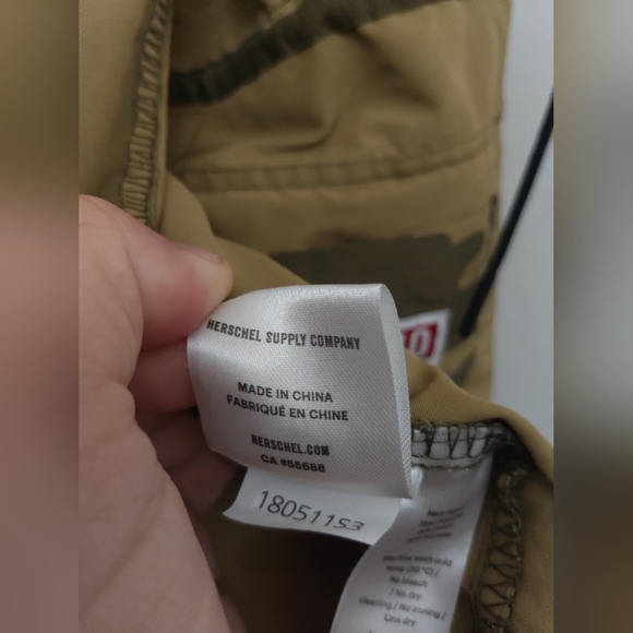 MEN'S Herschel Supply Co. Field Woodland Camo Rain Jacket size MEDIUM - Picture 10 of 12